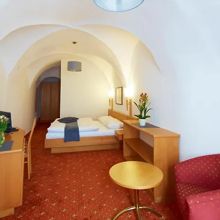 מלון Rathauskeller מלק